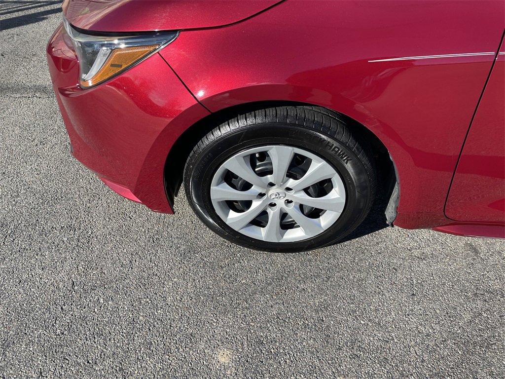 Used 2022 Toyota Corolla LE image 9