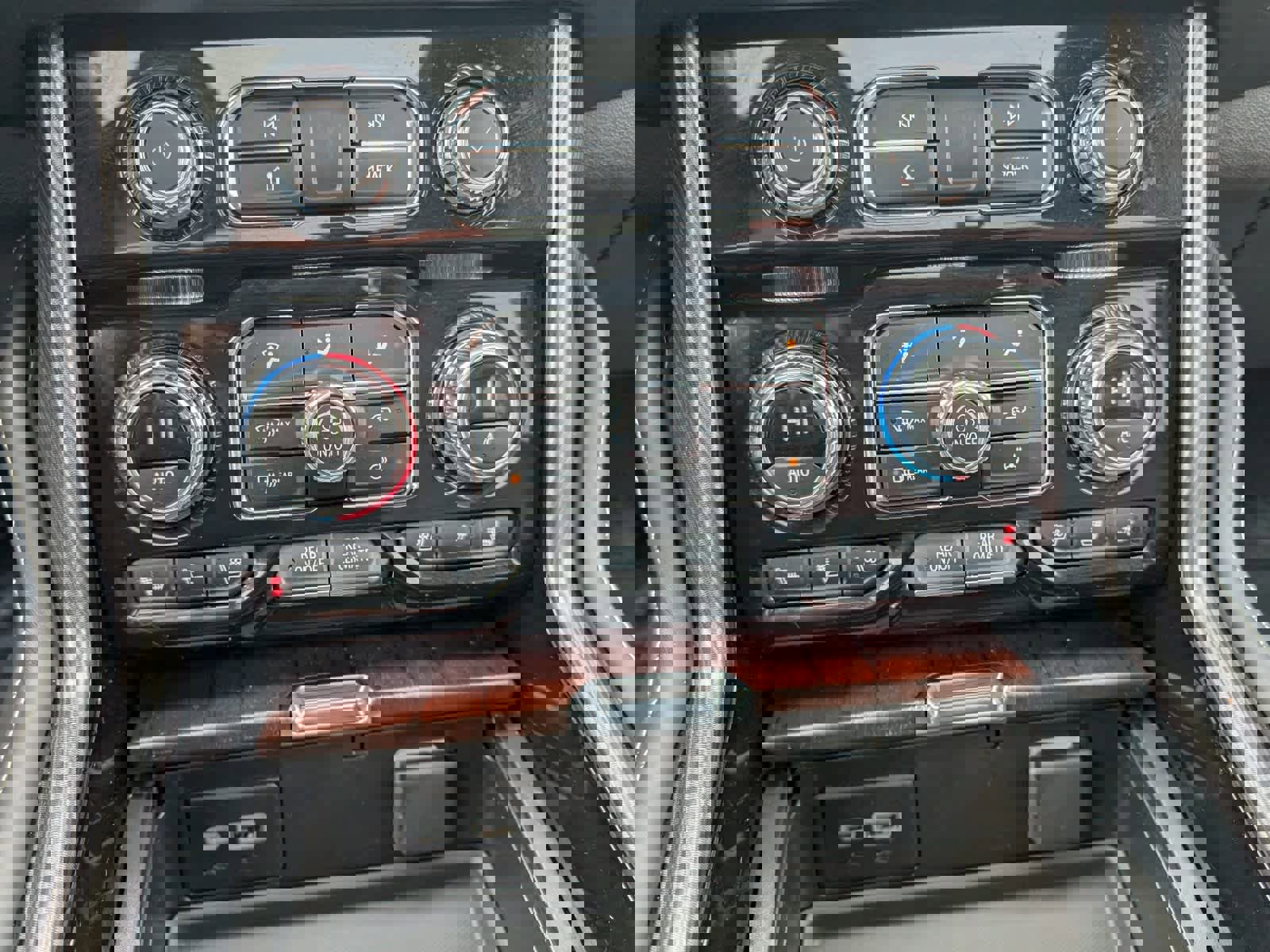 Certified 2024 GMC Yukon Denali Ultimate image 28