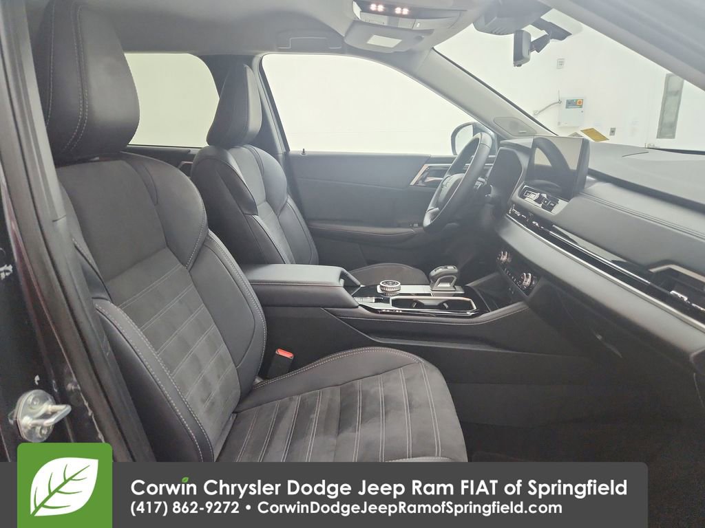 Used 2025 Mitsubishi Outlander SE image 34