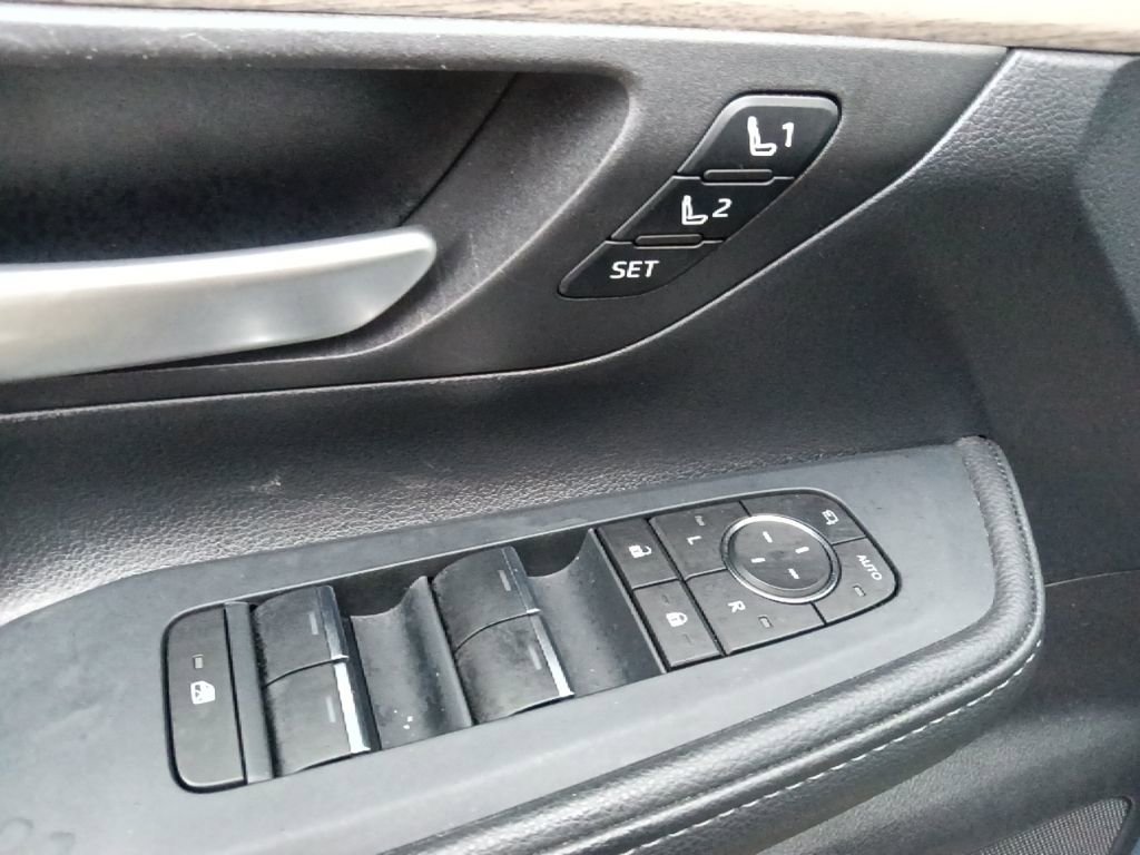 Used 2025 Toyota Grand Highlander AWD image 12