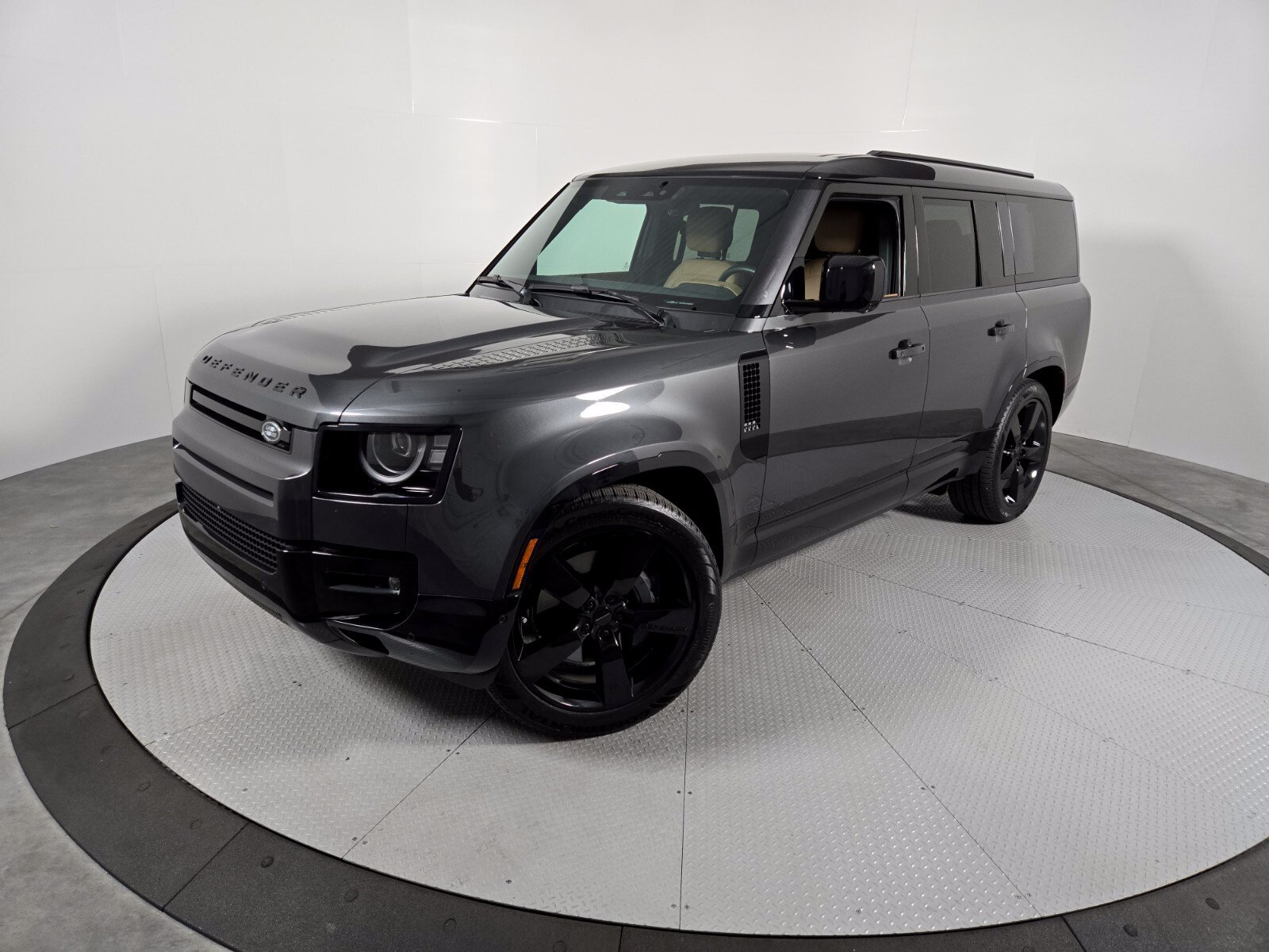 Used 2026 Land Rover Defender 130 X-Dynamic SE AWD/4WD image 1