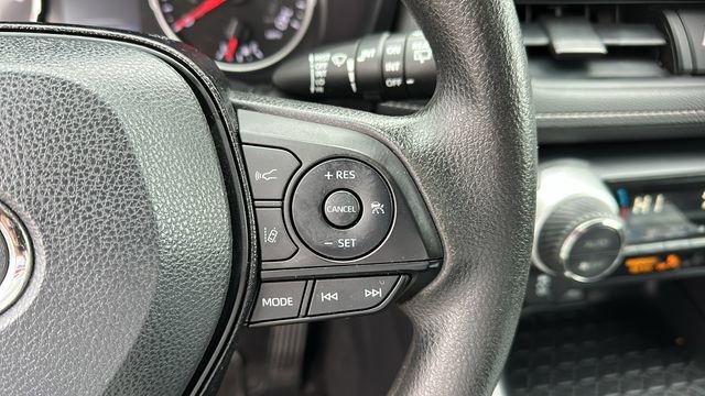 Used 2020 Toyota RAV4 XLE image 13