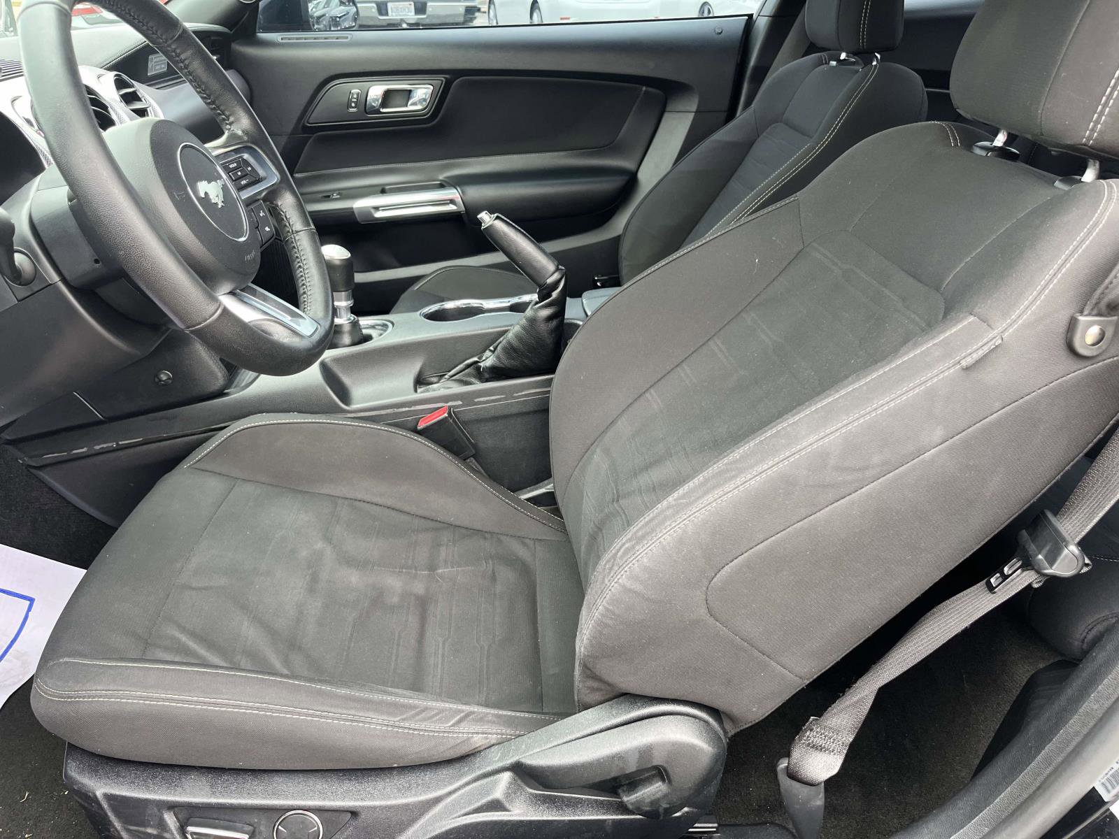 Used 2017 Ford Mustang Coupe RWD image 9