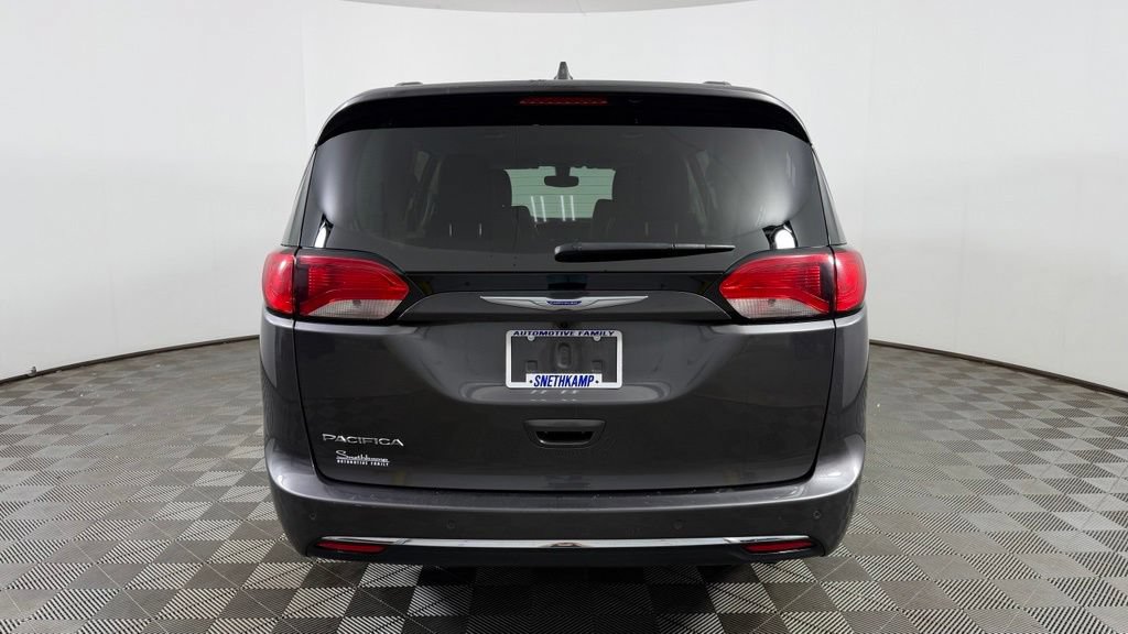 Used 2018 Chrysler Pacifica Touring-L w/ Premium Audio Group FWD image 7