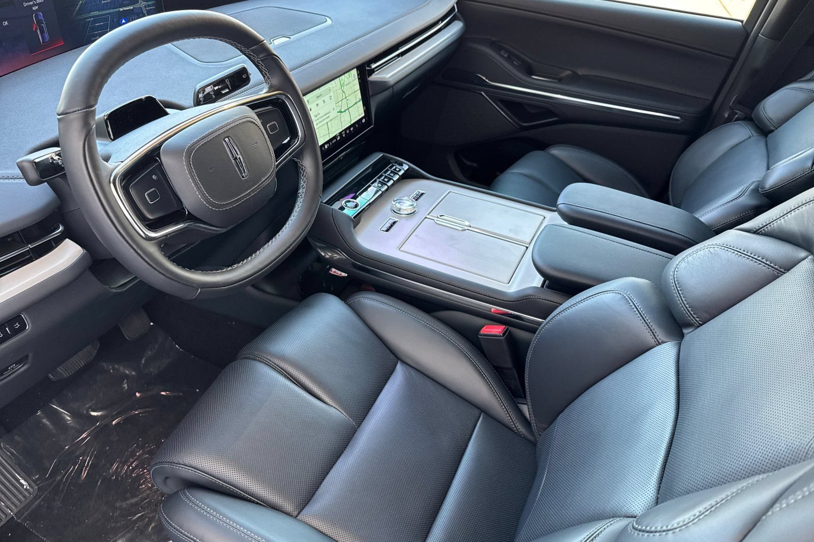 New 2025 Lincoln Navigator Reserve w/ Jet Appearance Package AWD/4WD image 8