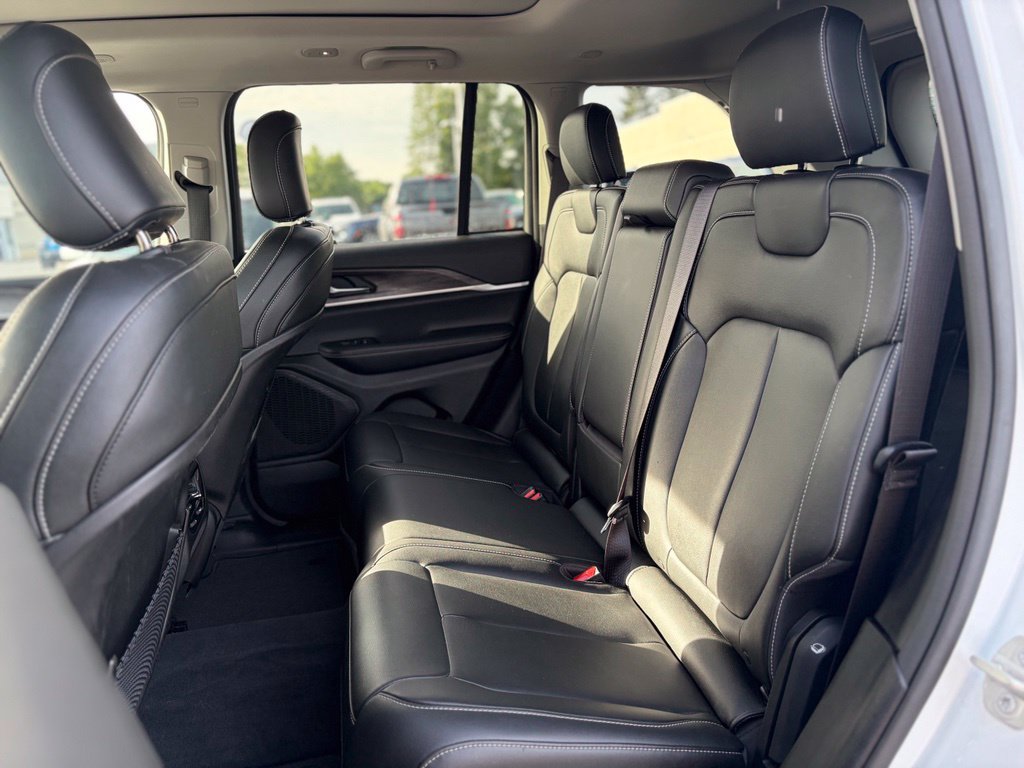 Certified 2023 Jeep Grand Cherokee Limited AWD/4WD image 12