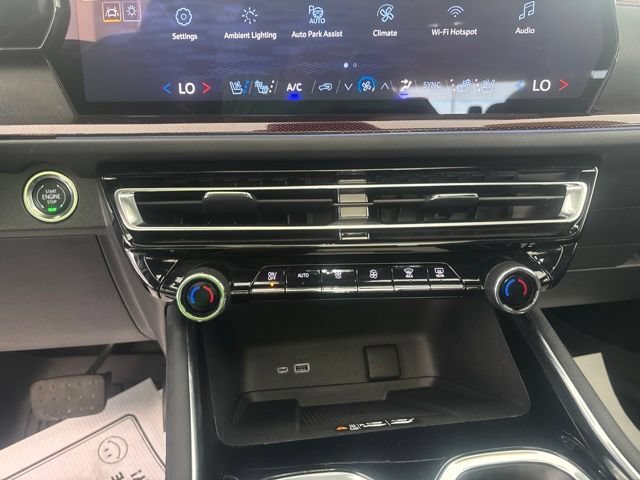Used 2024 Chevrolet Traverse RS AWD/4WD image 6