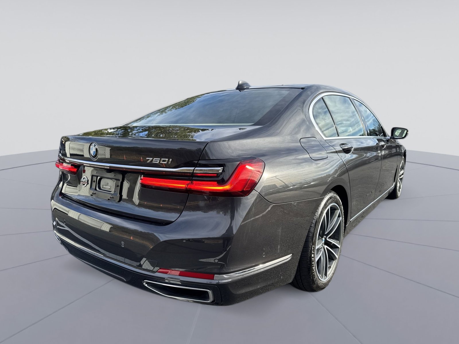 Used 2020 BMW 750i xDrive w/ Autobahn Package image 29