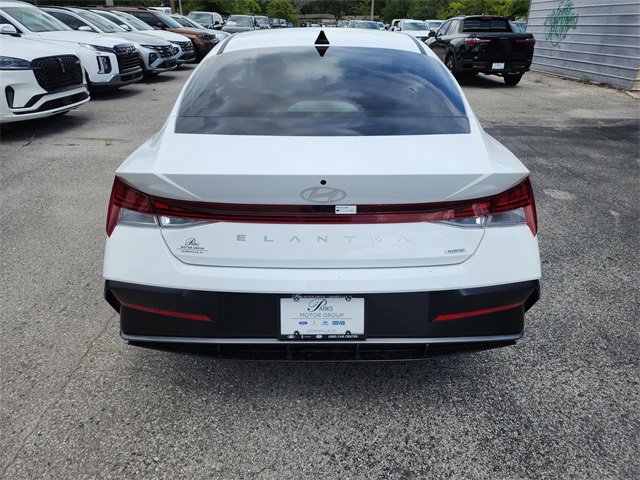 New 2025 Hyundai Elantra Limited image 4