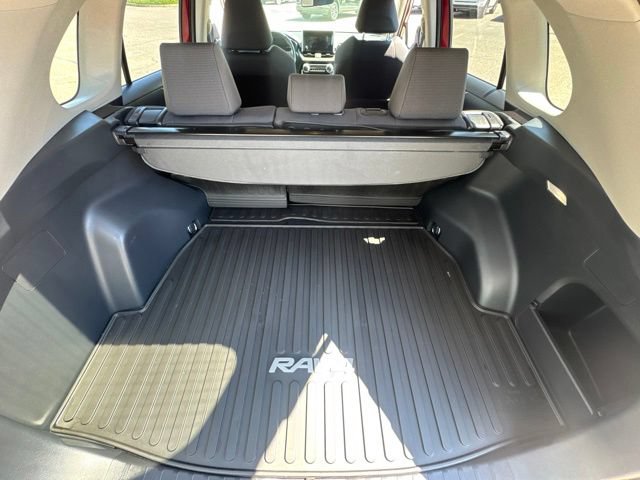 Used 2024 Toyota RAV4 LE AWD/4WD image 13