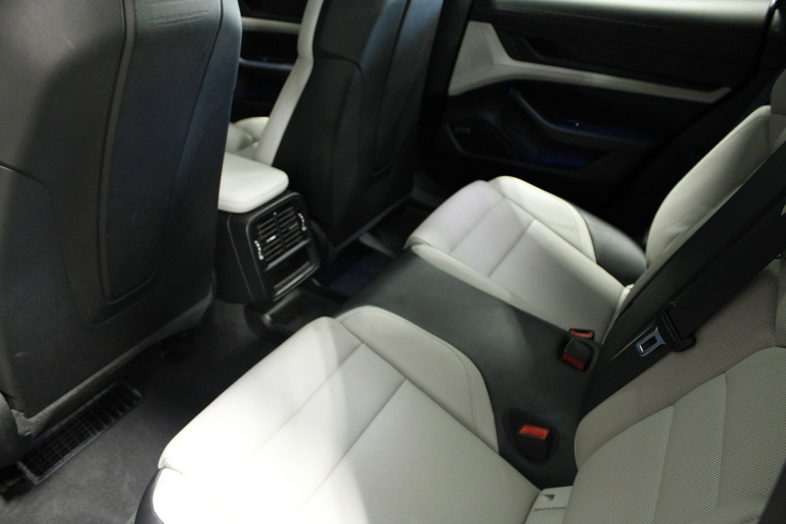 Certified 2021 Porsche Taycan image 37