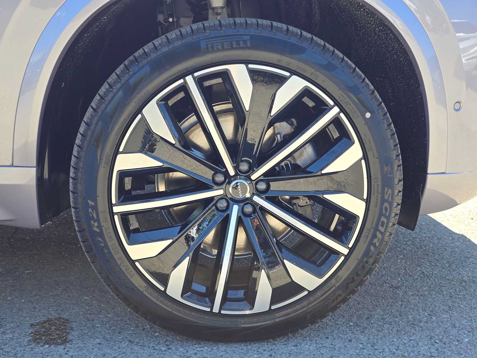 New 2026 Volvo XC90 B6 Plus w/ Protection Package AWD/4WD image 9