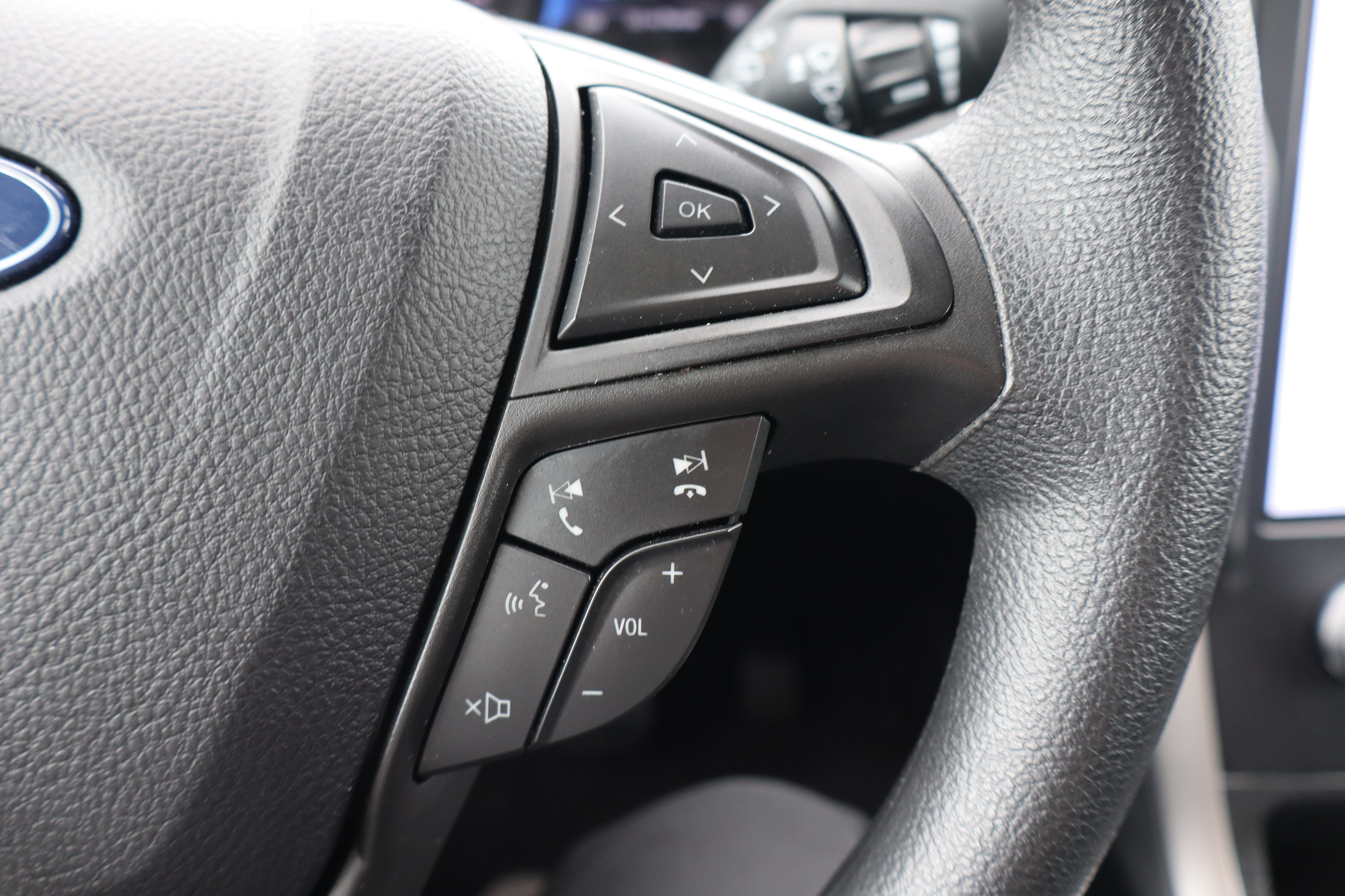 Used 2024 Ford Edge SE w/ Black Appearance Package AWD/4WD image 17