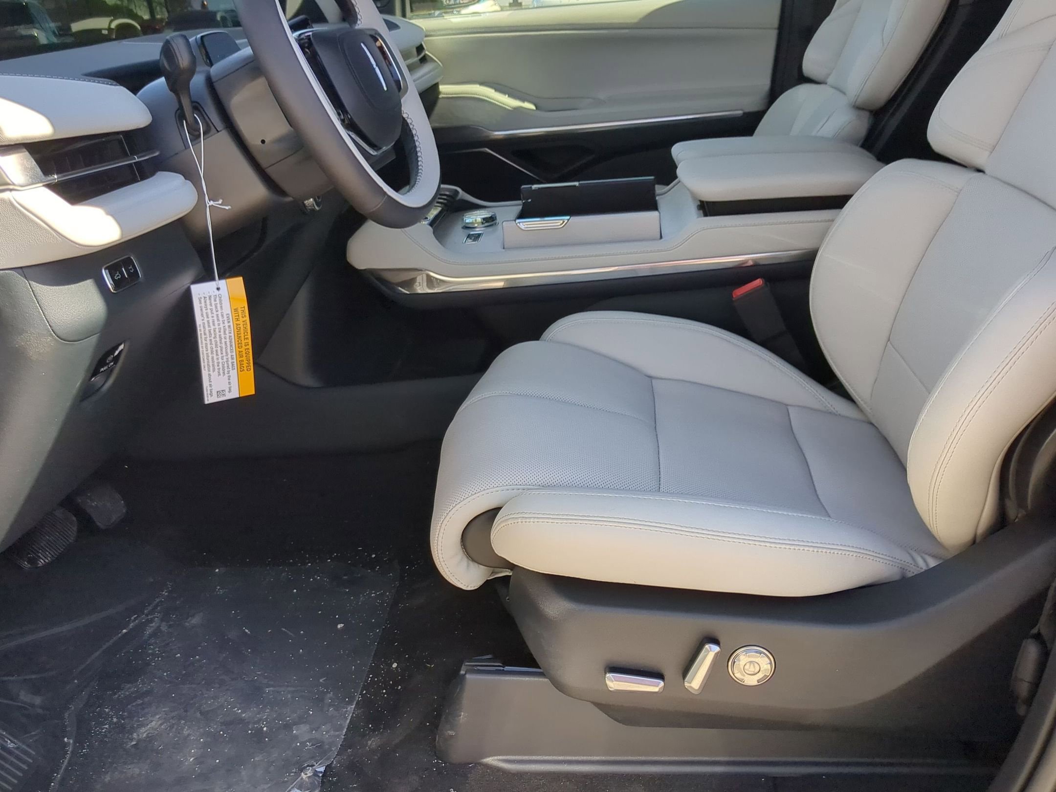 New 2026 Lincoln Navigator Premiere image 11