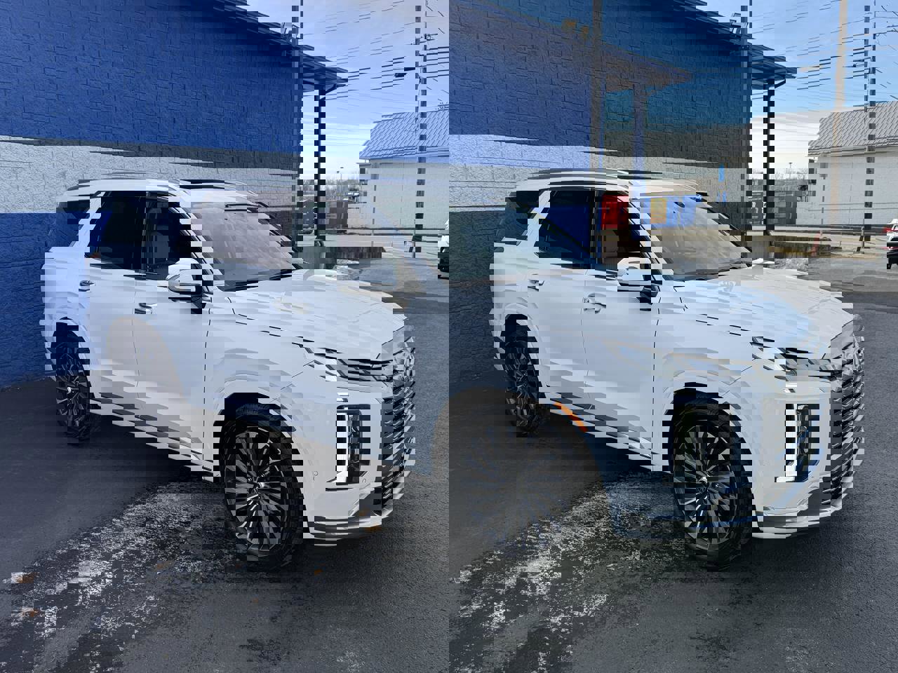 Used 2024 Hyundai Palisade Calligraphy image 3