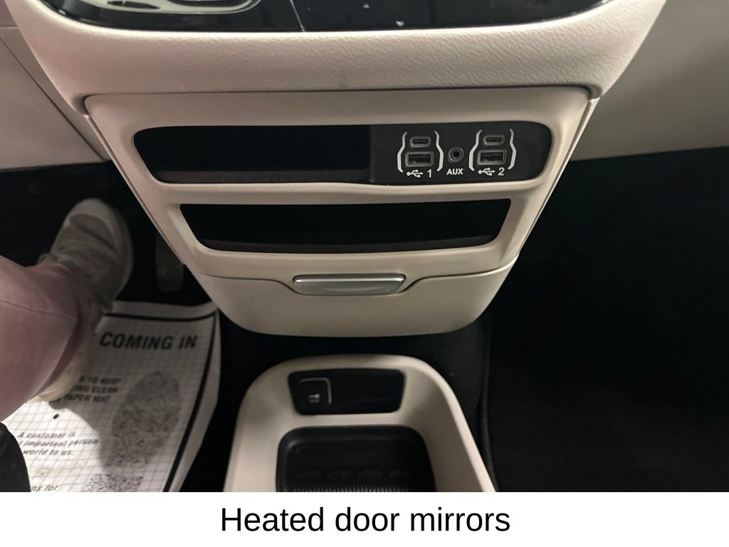 Used 2023 Chrysler Pacifica Touring-L FWD image 46
