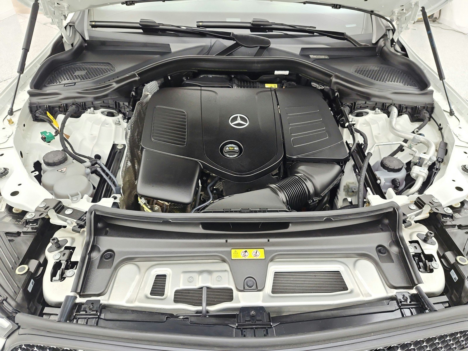 Used 2025 Mercedes-Benz GLC 350e 4MATIC image 24