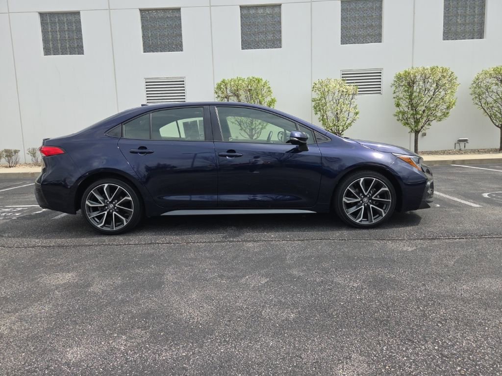 Used 2022 Toyota Corolla SE w/ SE Premium Package image 9