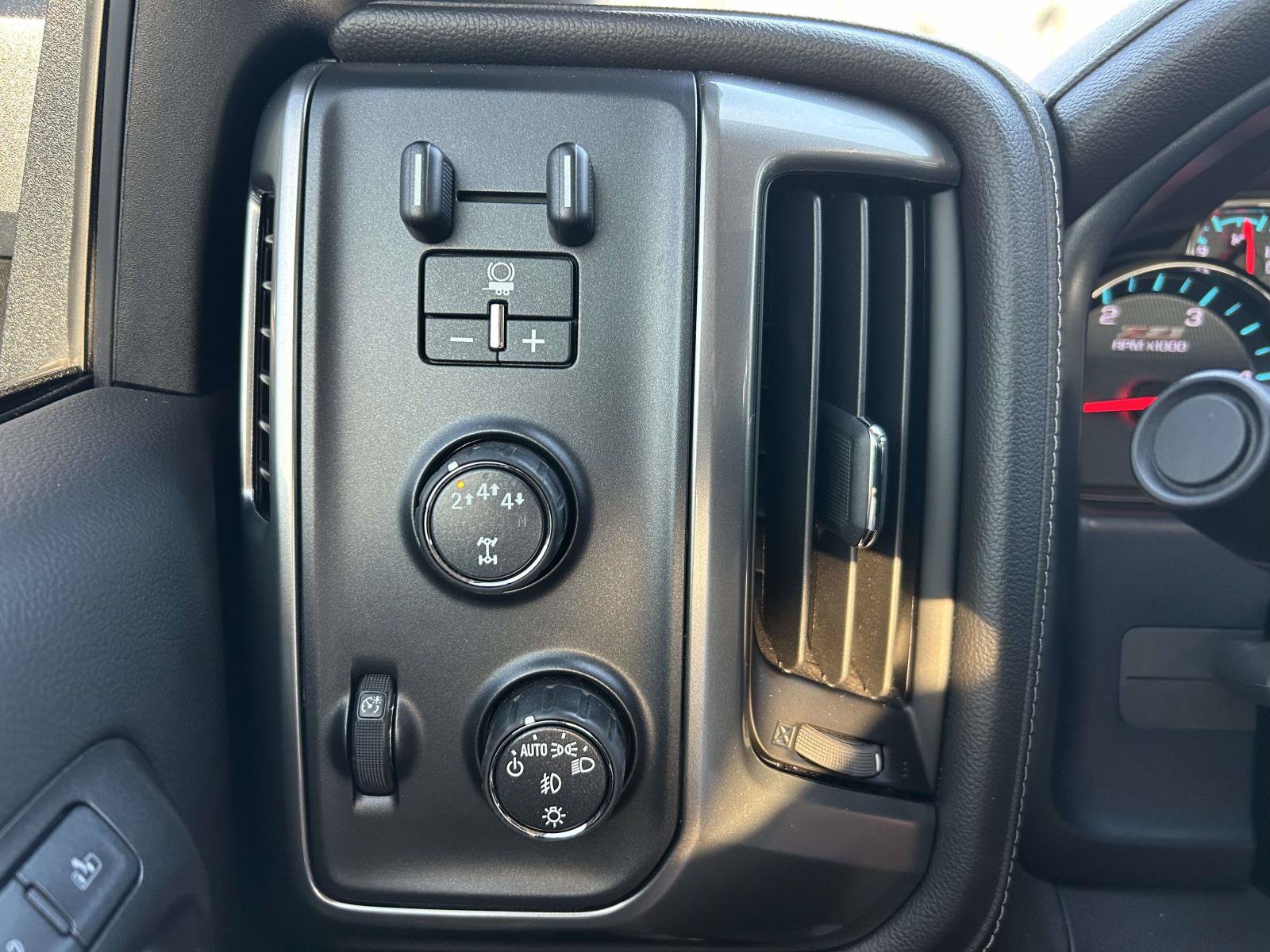 Used 2019 Chevrolet Silverado 2500 LTZ w/ Duramax Plus Package AWD/4WD image 20