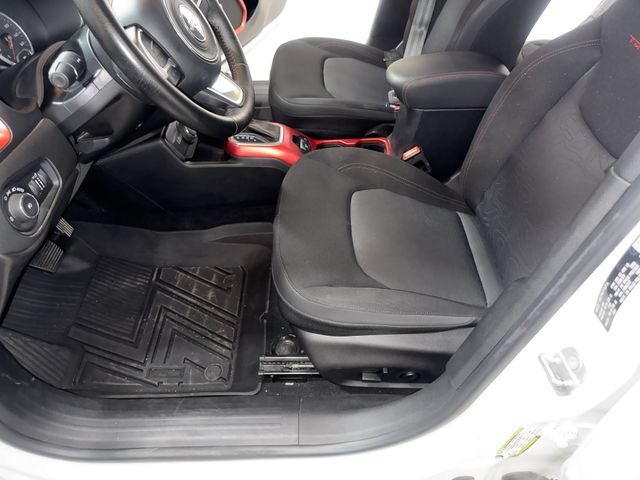 Used 2018 Jeep Renegade Trailhawk w/ UConnect 8.4 Nav Group AWD/4WD image 11