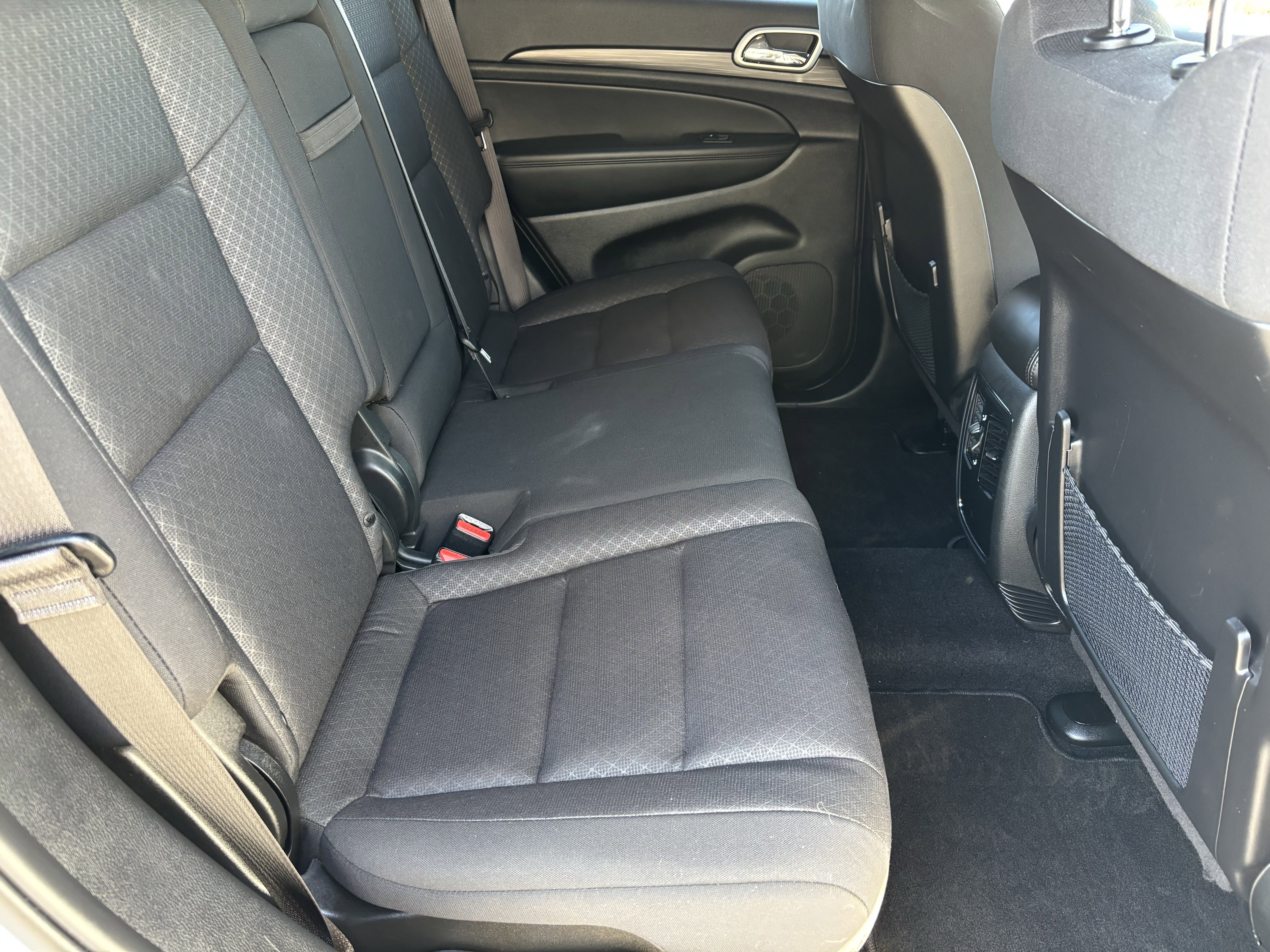 Used 2021 Jeep Grand Cherokee Laredo image 12