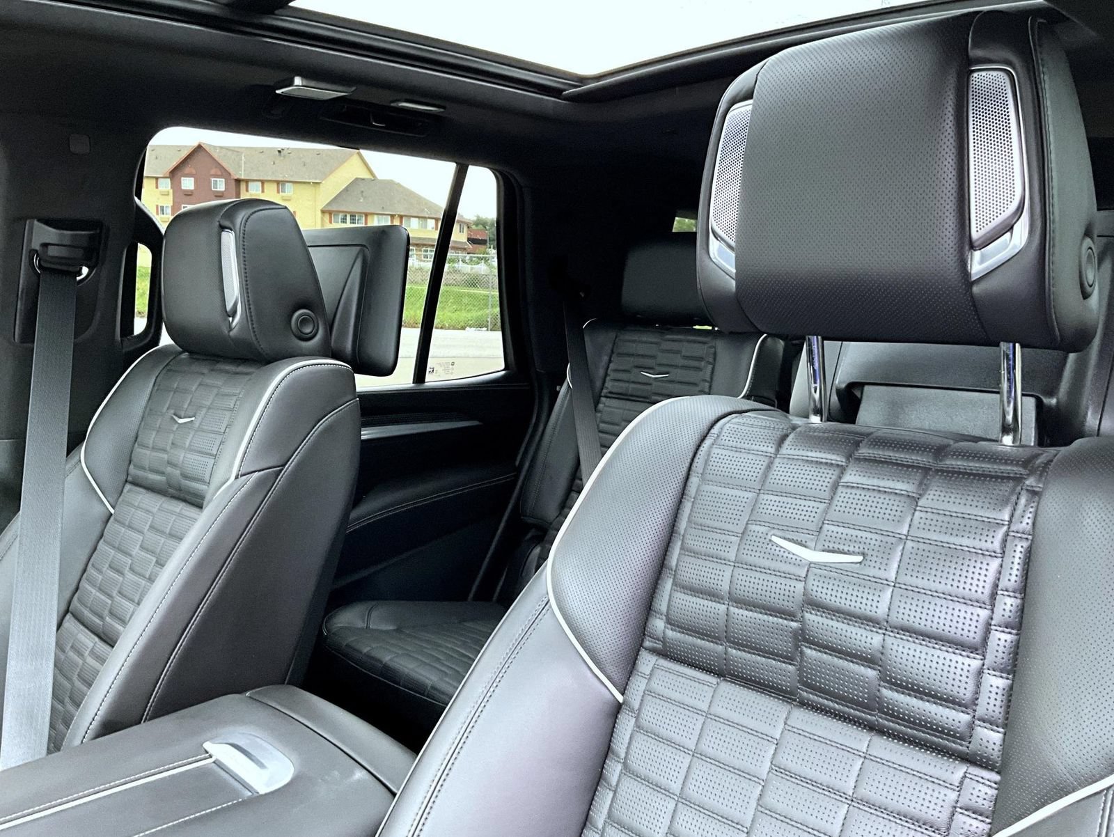 Certified 2025 Cadillac Escalade V w/ LPO, ONYX Package AWD/4WD image 17