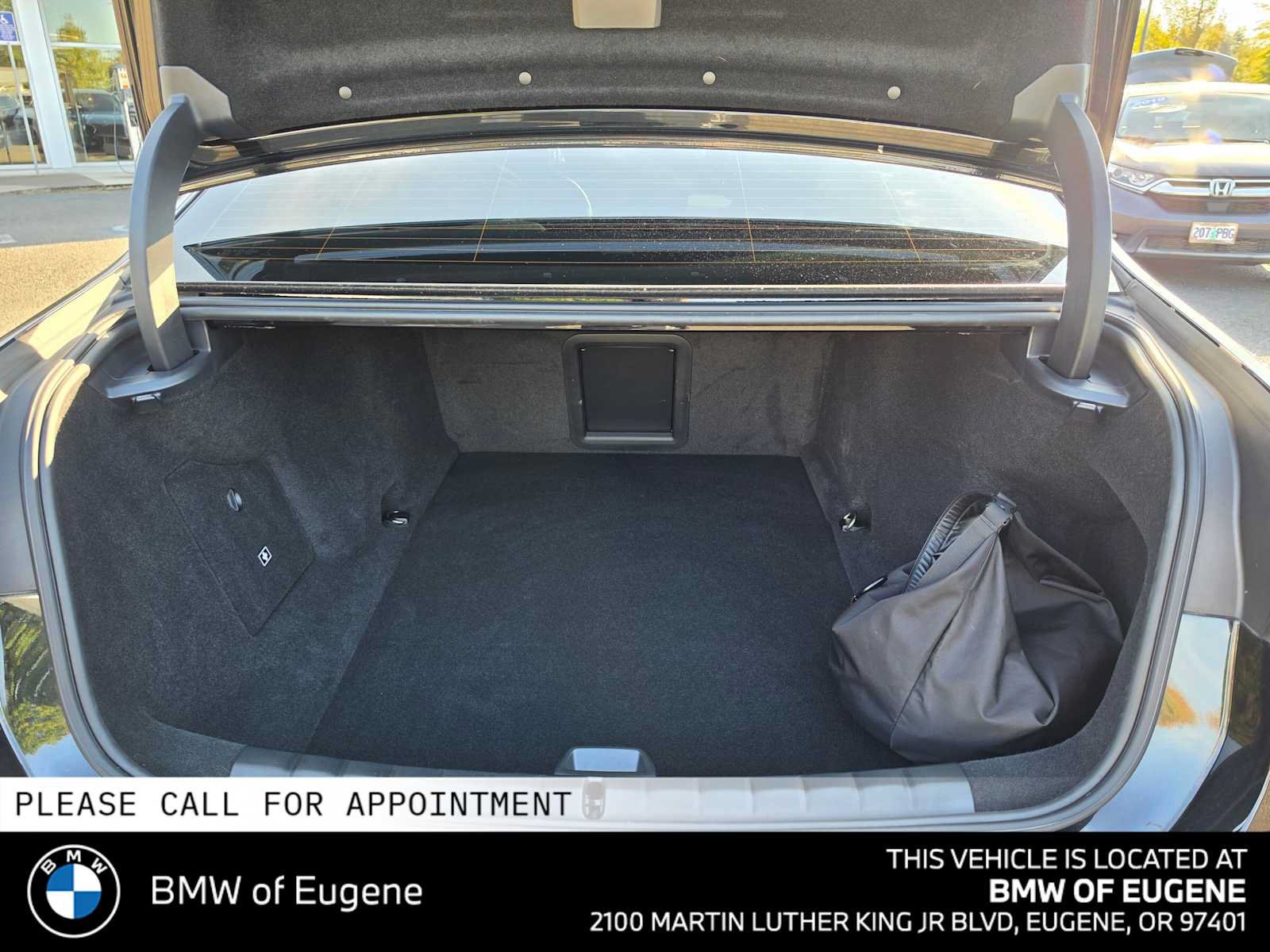 Used 2025 BMW i7 eDrive50 w/ M Sport Package RWD image 18