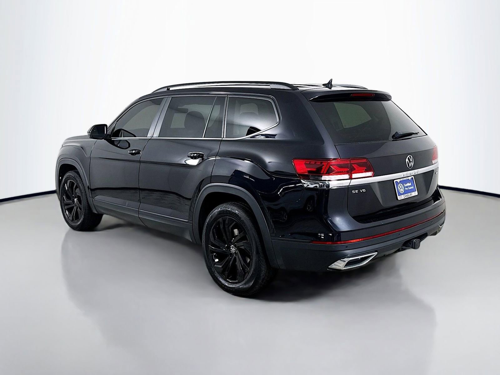 Certified 2023 Volkswagen Atlas SE w/ Black Wheel Package AWD/4WD image 3