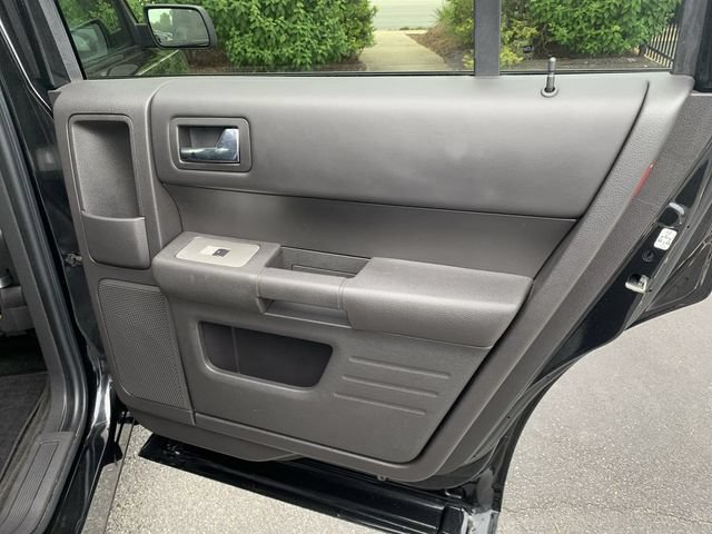 Used 2010 Ford Flex SE FWD image 11