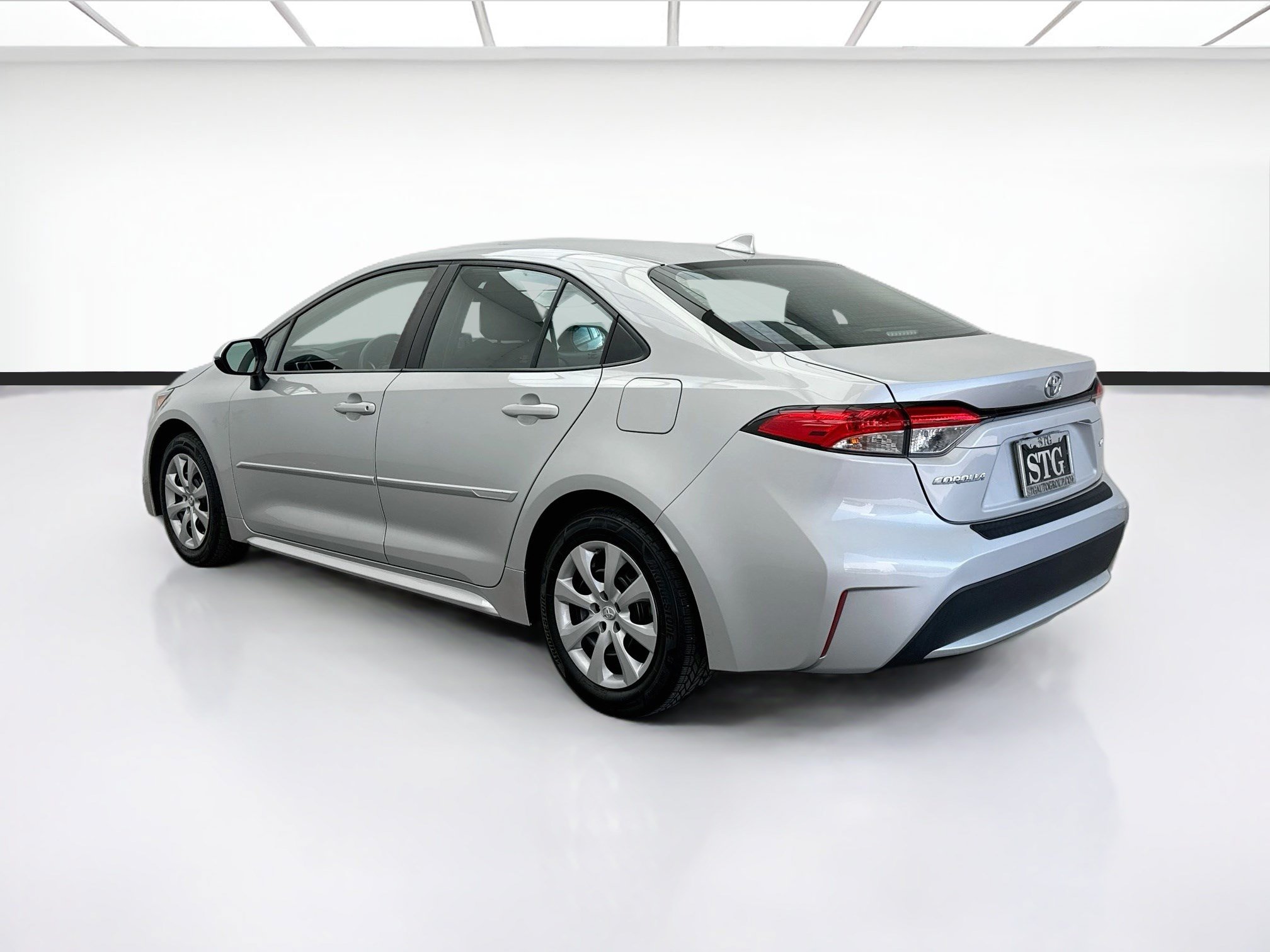 Used 2021 Toyota Corolla LE w/ Carpet Mat Package (TMS) FWD image 6