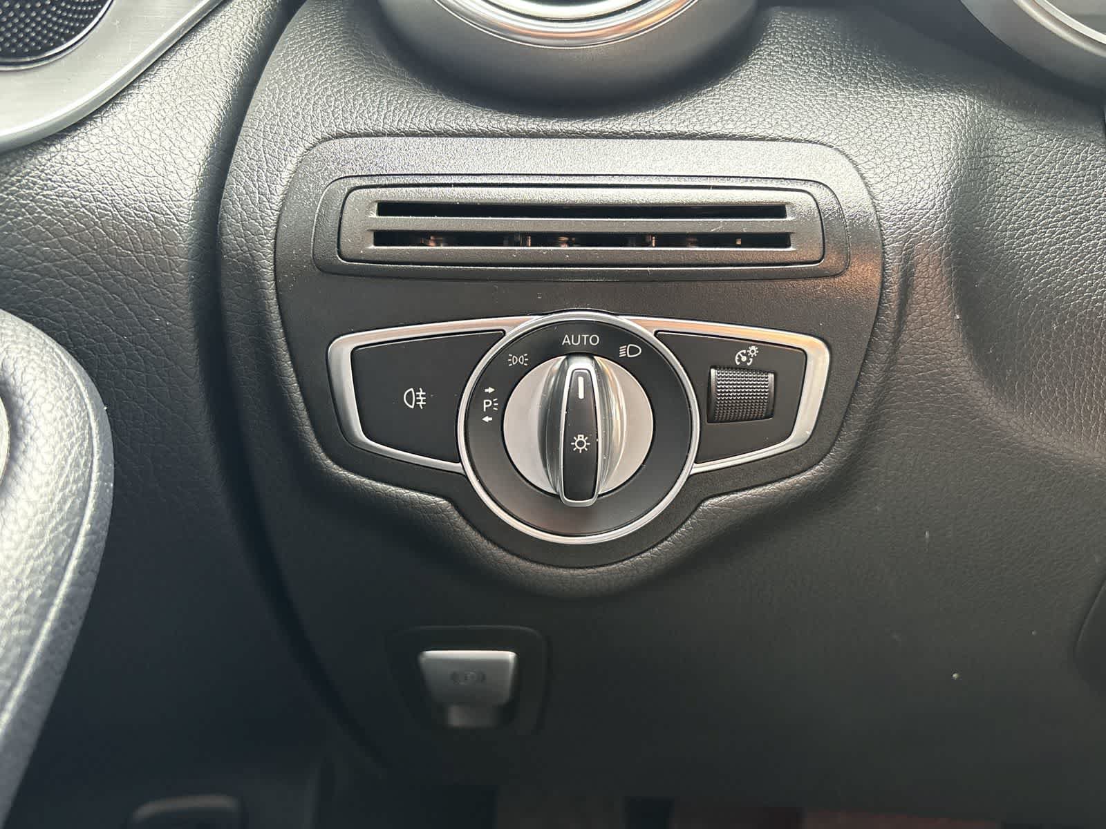 Used 2021 Mercedes-Benz GLC 300 4MATIC image 16