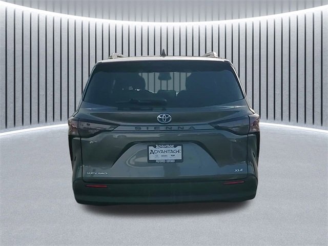 Used 2025 Toyota Sienna XLE w/ XLE Plus Package image 4