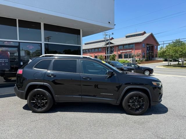 Used 2021 Jeep Cherokee Latitude AWD/4WD image 3
