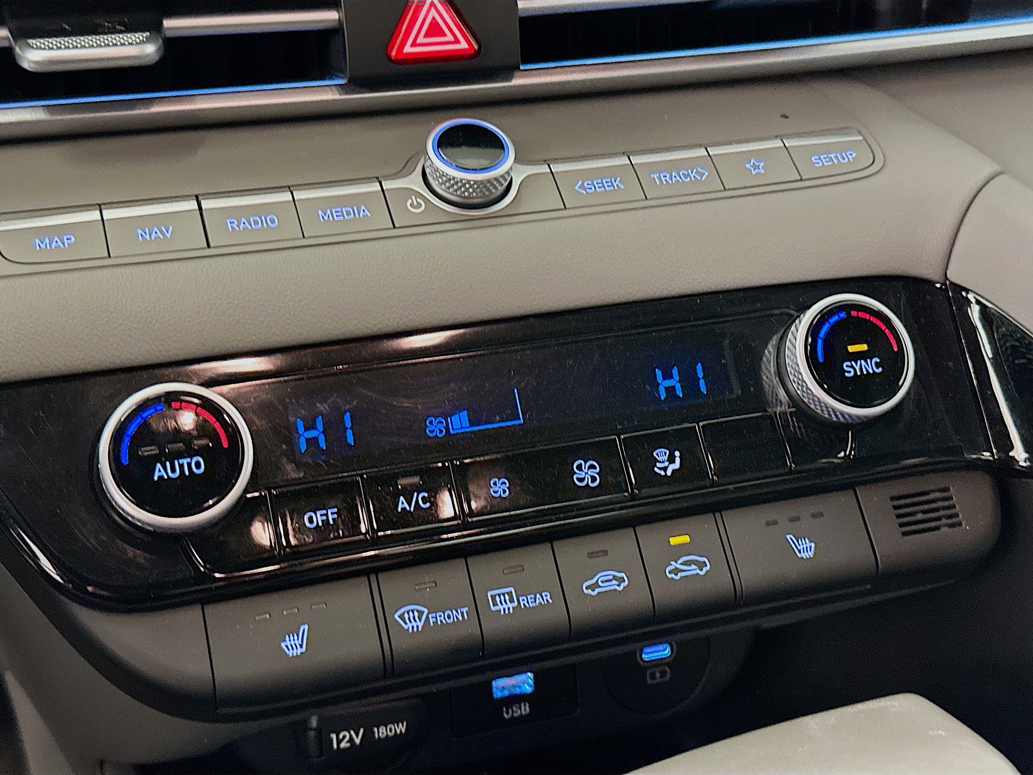 Used 2025 Hyundai Elantra SEL image 24