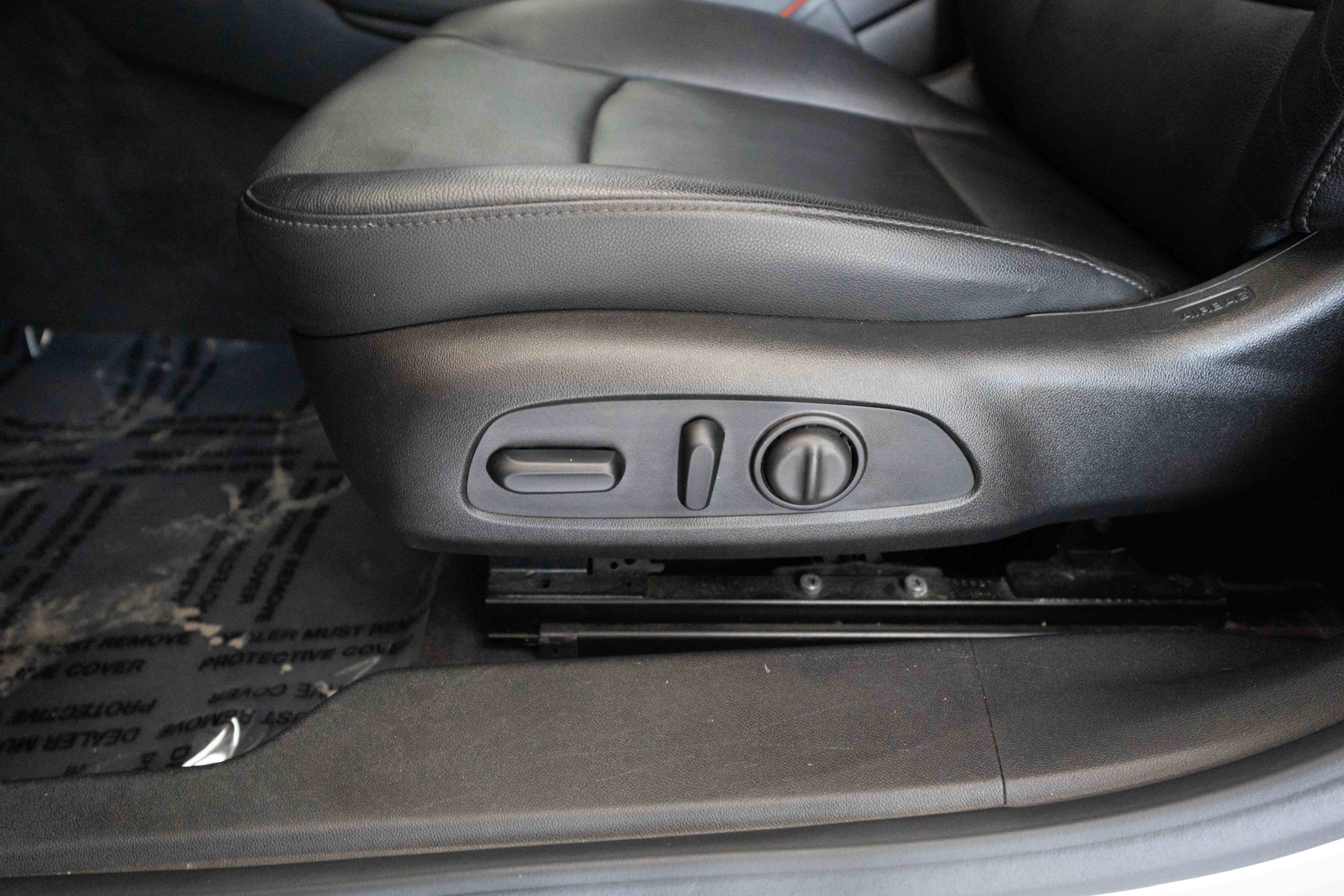 Used 2018 Chevrolet Malibu LT w/ Leather Package FWD image 12