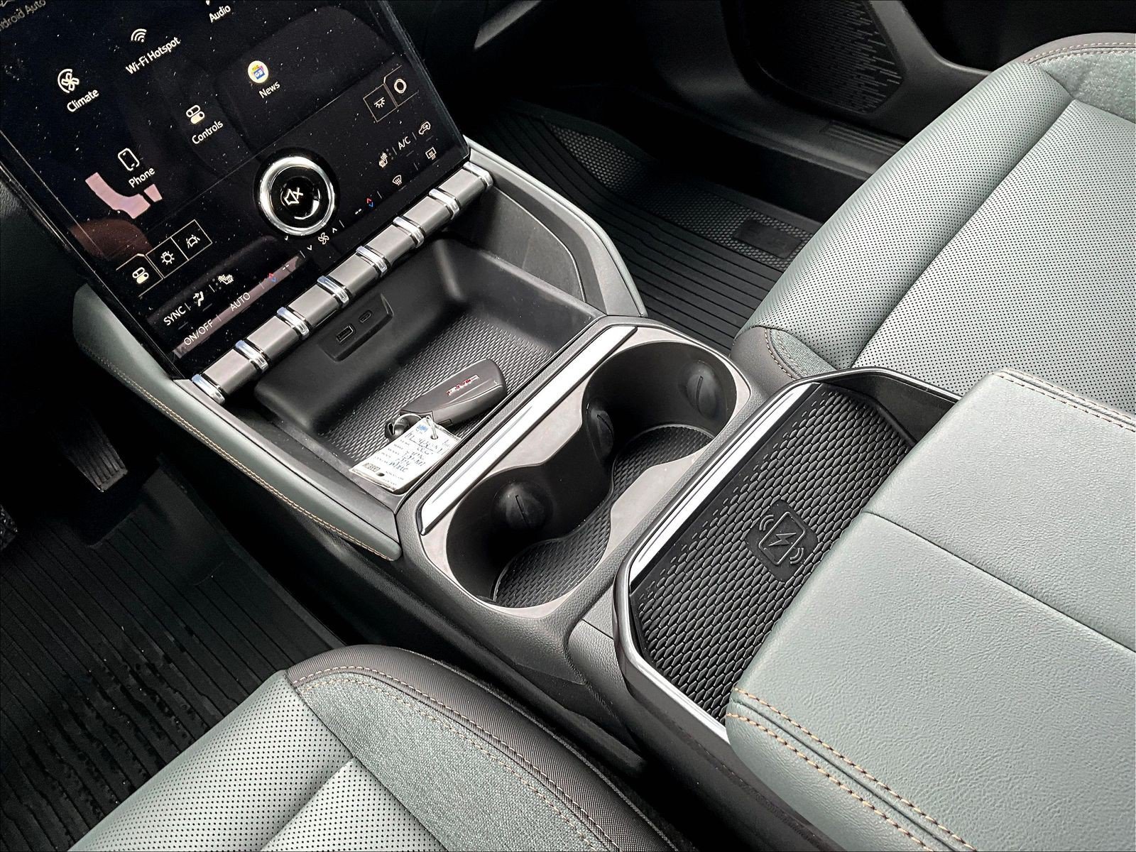 New 2026 GMC Terrain AT4 w/ Technology Package II AWD/4WD image 12