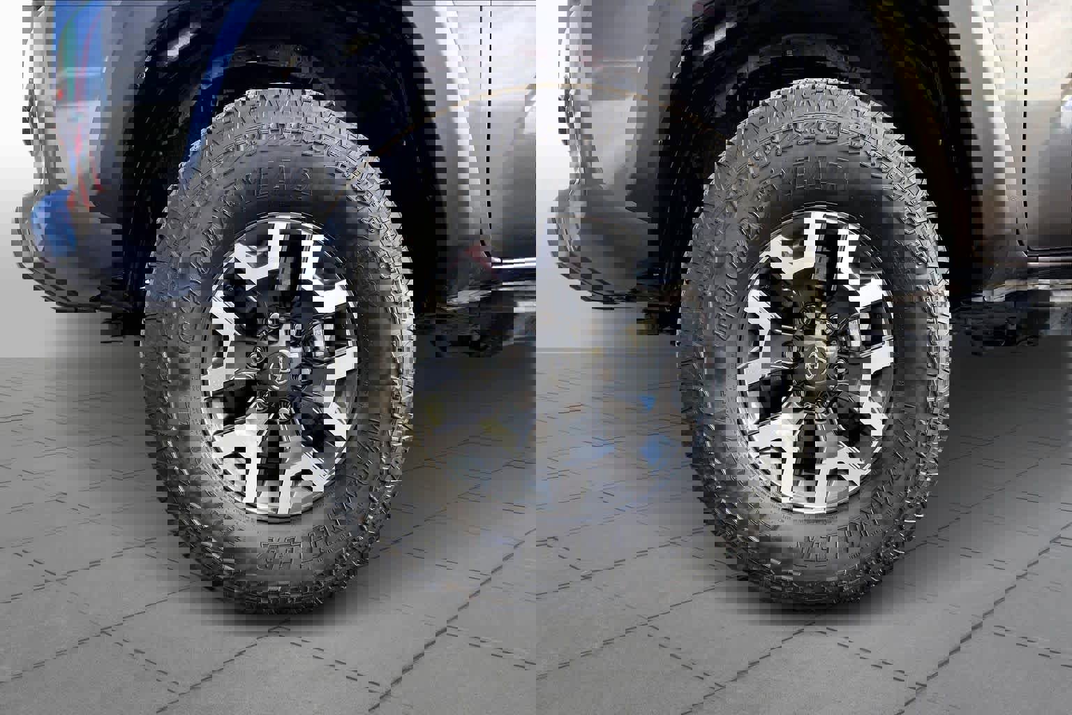 Used 2023 Toyota Tacoma TRD Off-Road image 11