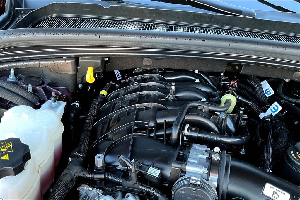 Used 2025 Jeep Grand Cherokee L Altitude image 32