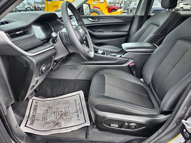 Used 2024 Jeep Grand Cherokee L Laredo image 11