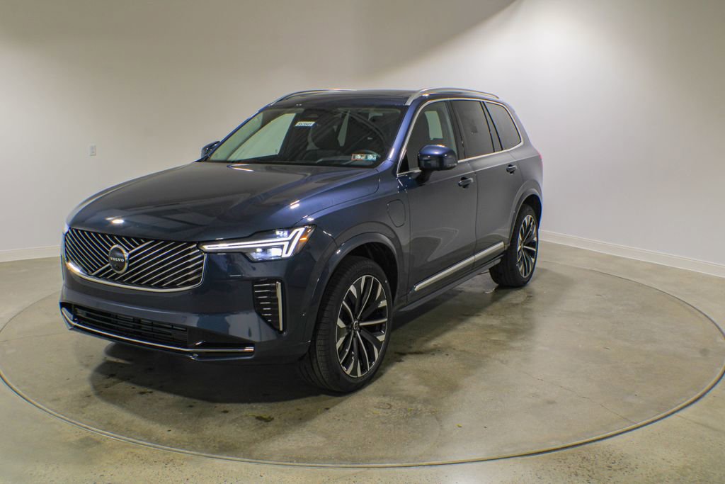 New 2026 Volvo XC90 T8 Ultra w/ Lounge Package