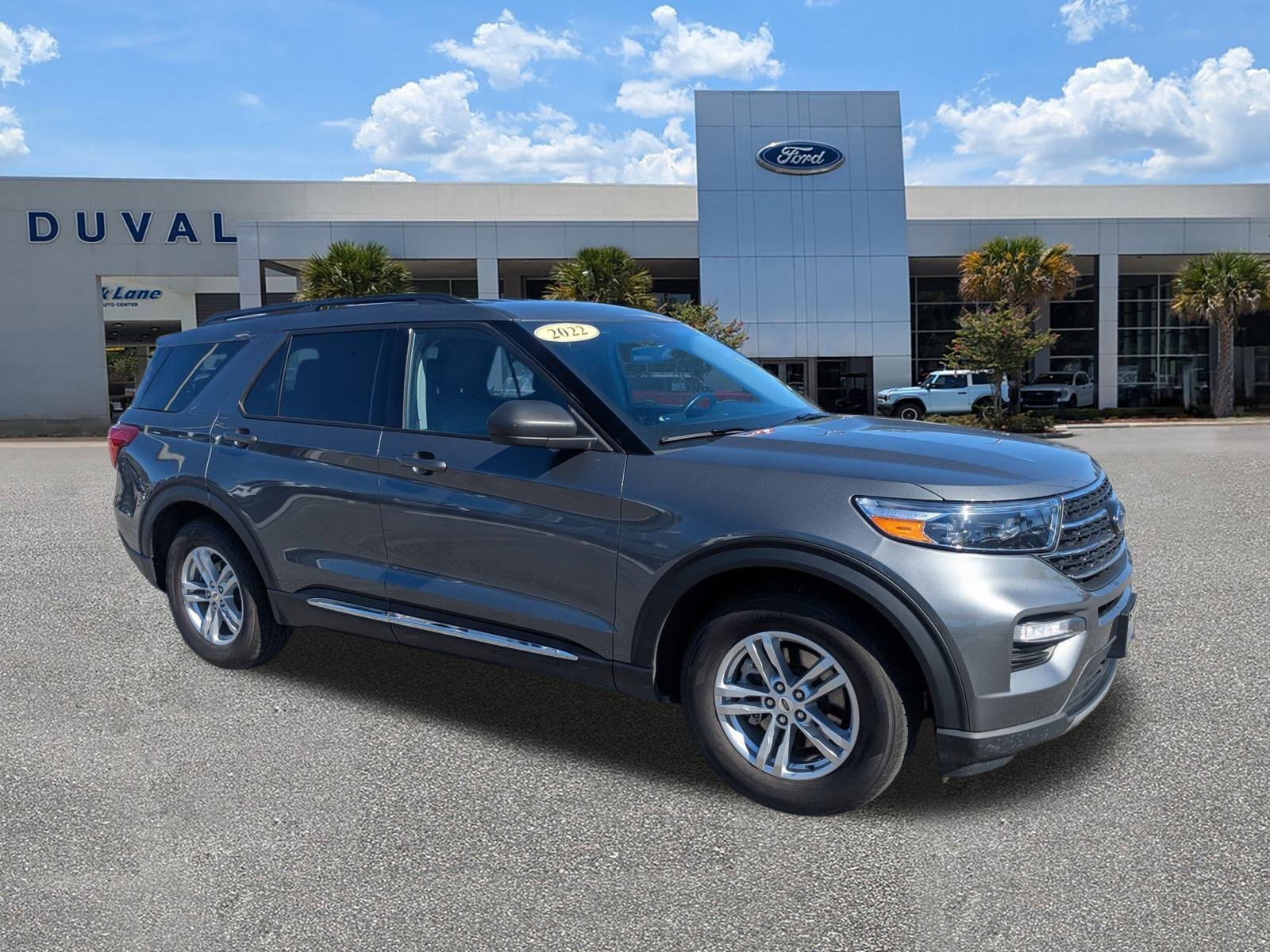 Used 2022 Ford Explorer XLT w/ Equipment Group 202A image 2