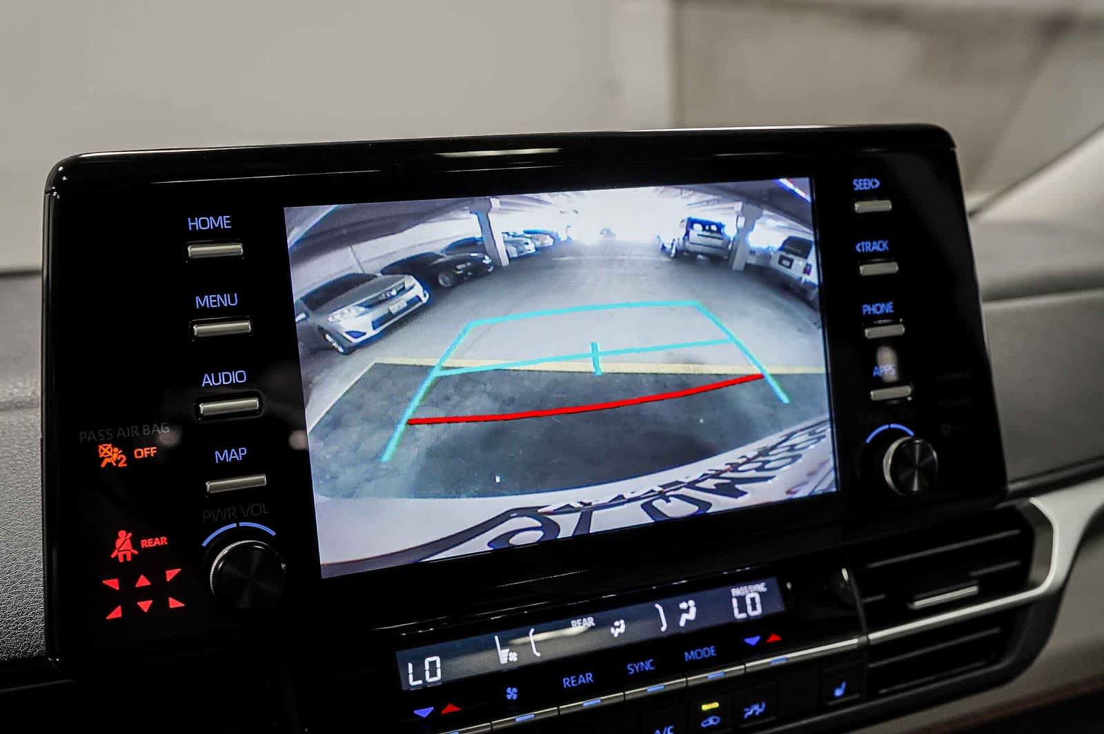 Certified 2024 Toyota Sienna XLE FWD image 27