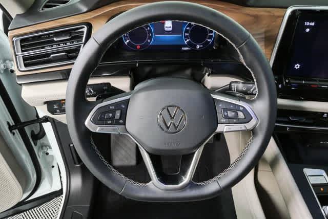 Certified 2025 Volkswagen Atlas SE FWD image 9