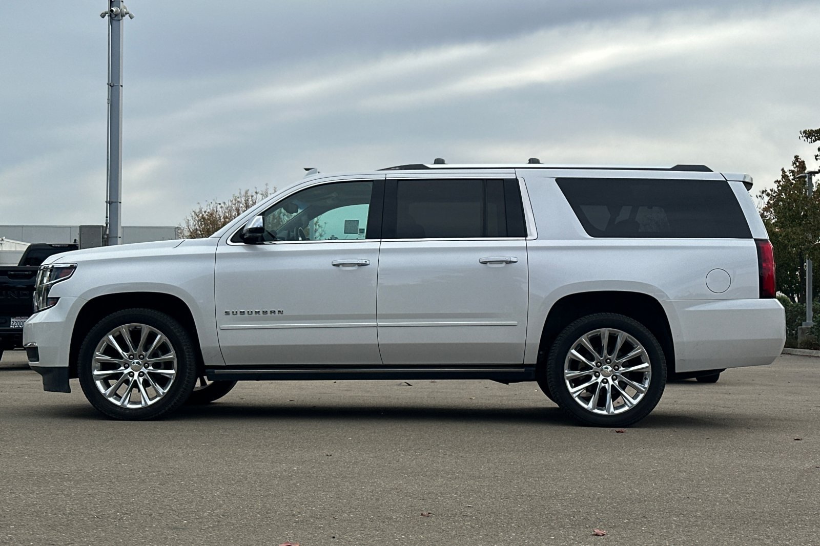 Used 2019 Chevrolet Suburban Premier w/ Premier Plus Edition AWD/4WD image 7
