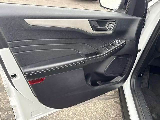 Used 2022 Ford Escape SE w/ SE Sport Appearance Package image 23