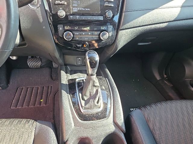 Used 2017 Nissan Rogue SV FWD image 18