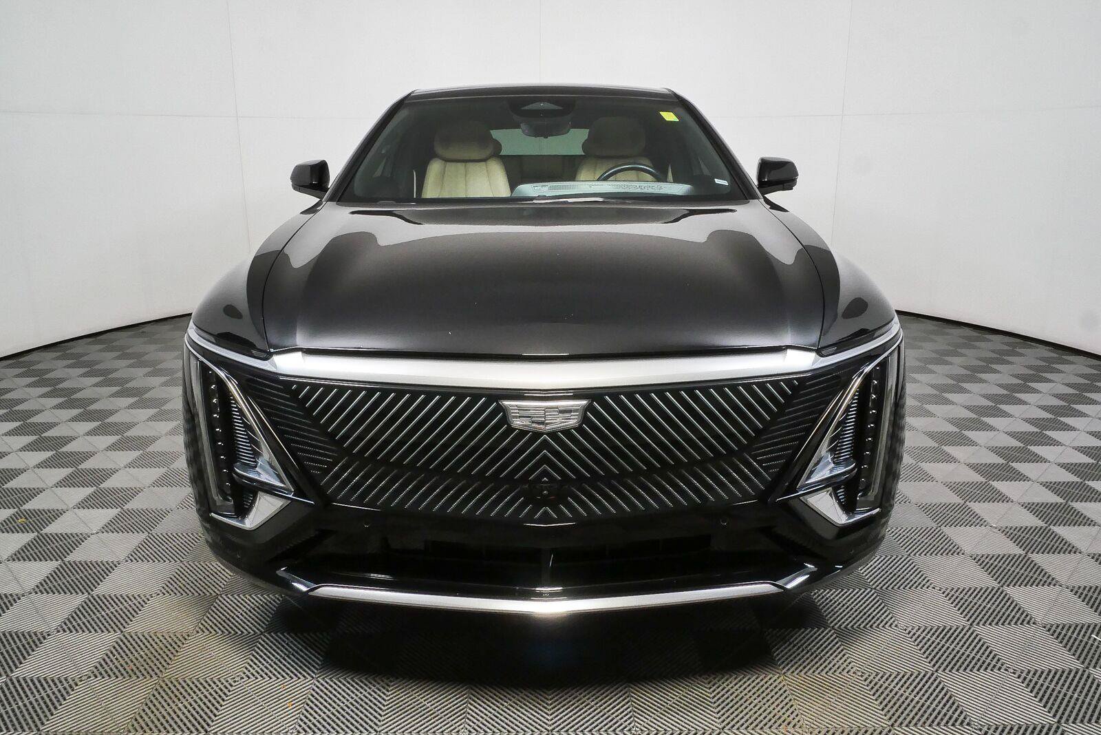 Used 2024 Cadillac Lyriq Luxury w/ Nappa Leather Package AWD/4WD image 32