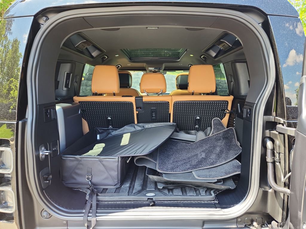 Used 2024 Land Rover Defender 110 V8 AWD/4WD image 13