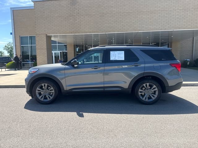 Used 2023 Ford Explorer XLT w/ Equipment Group 202A AWD/4WD image 1