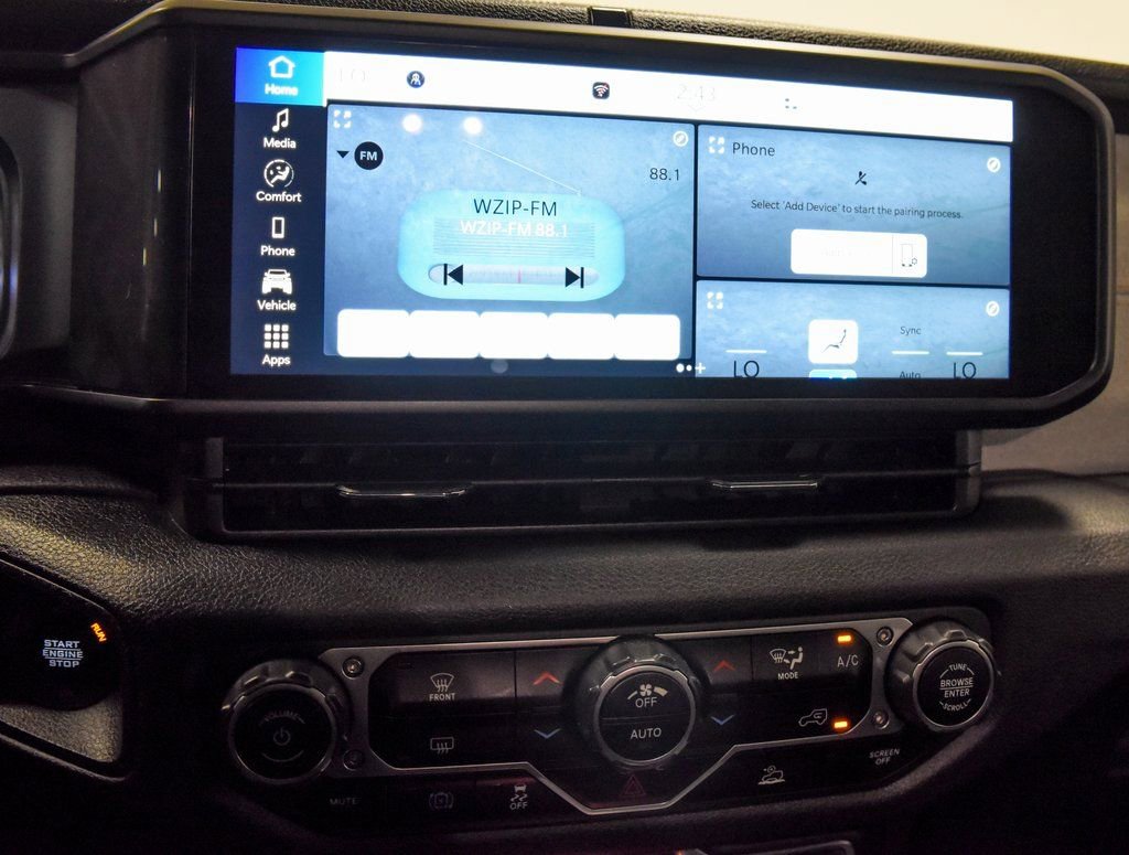 Used 2024 Jeep Wrangler Unlimited w/ Technology Group image 17